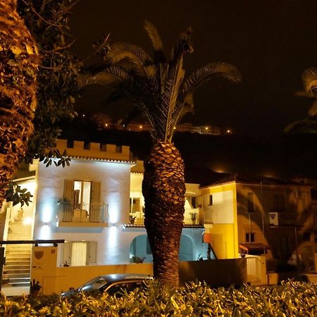 Villino Erminia - Seaside Art B&B Pizzo  Buitenkant foto