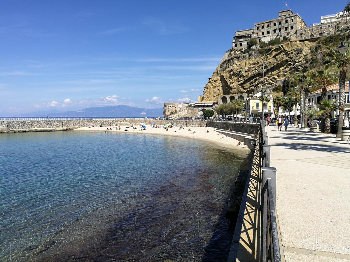 Villino Erminia - Seaside Art B&B Pizzo  Buitenkant foto